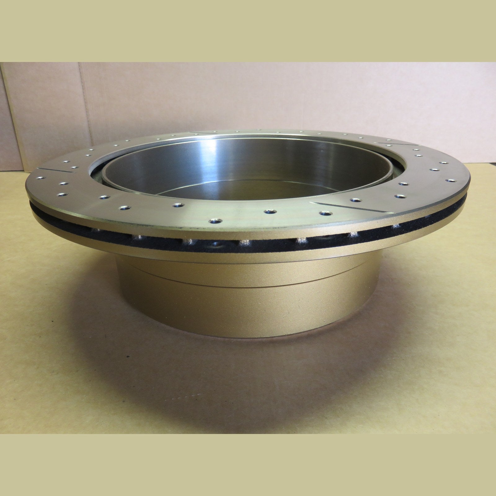 Disque de frein avant ventilé rainuré-percé DBA 288,5 mm – Ford Ranger (1999-2011) – vue 2