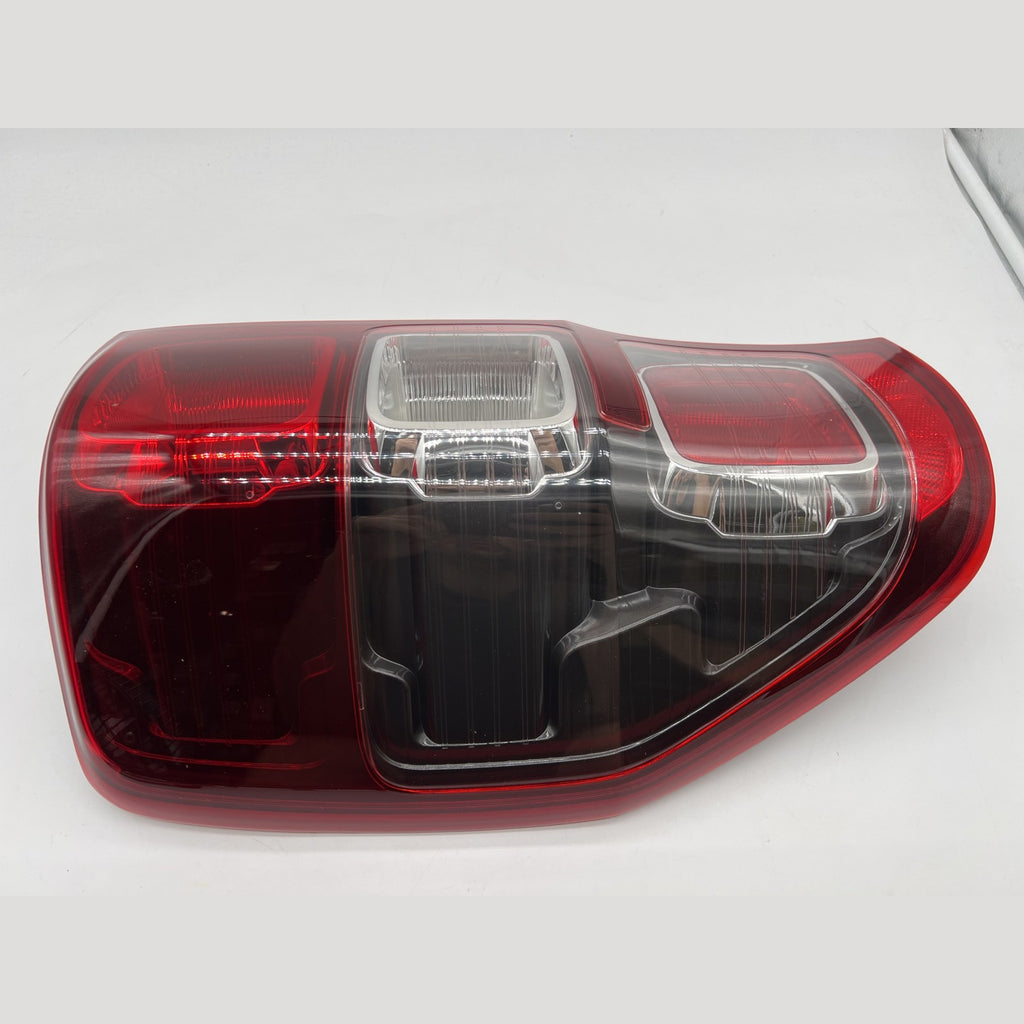 Feu arrière gauche version fumée Depo – Ford Ranger T6/T7/T8 (2012-2023) – vue 2