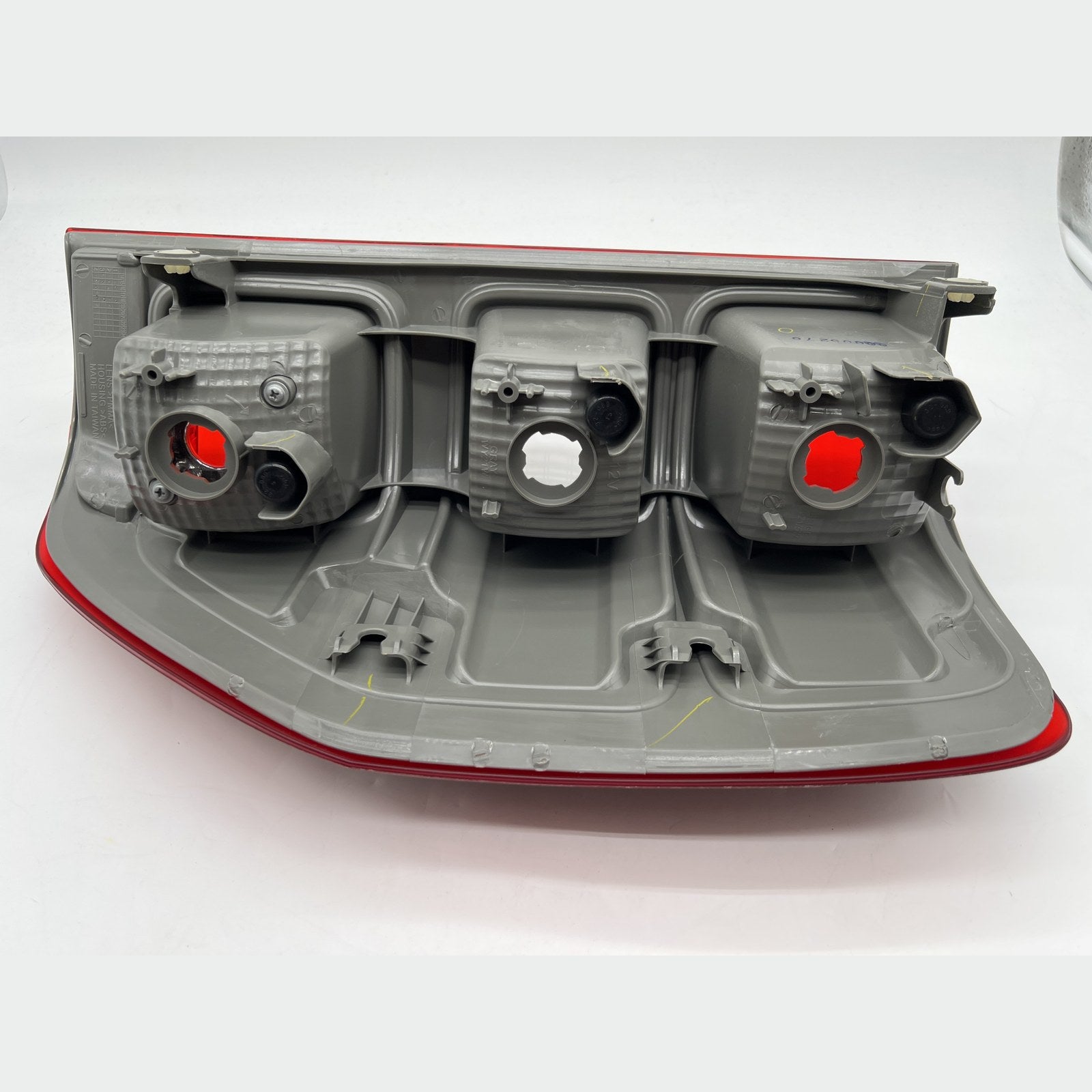Feu arrière gauche version fumée Depo – Ford Ranger T6/T7/T8 (2012-2023) – vue 3