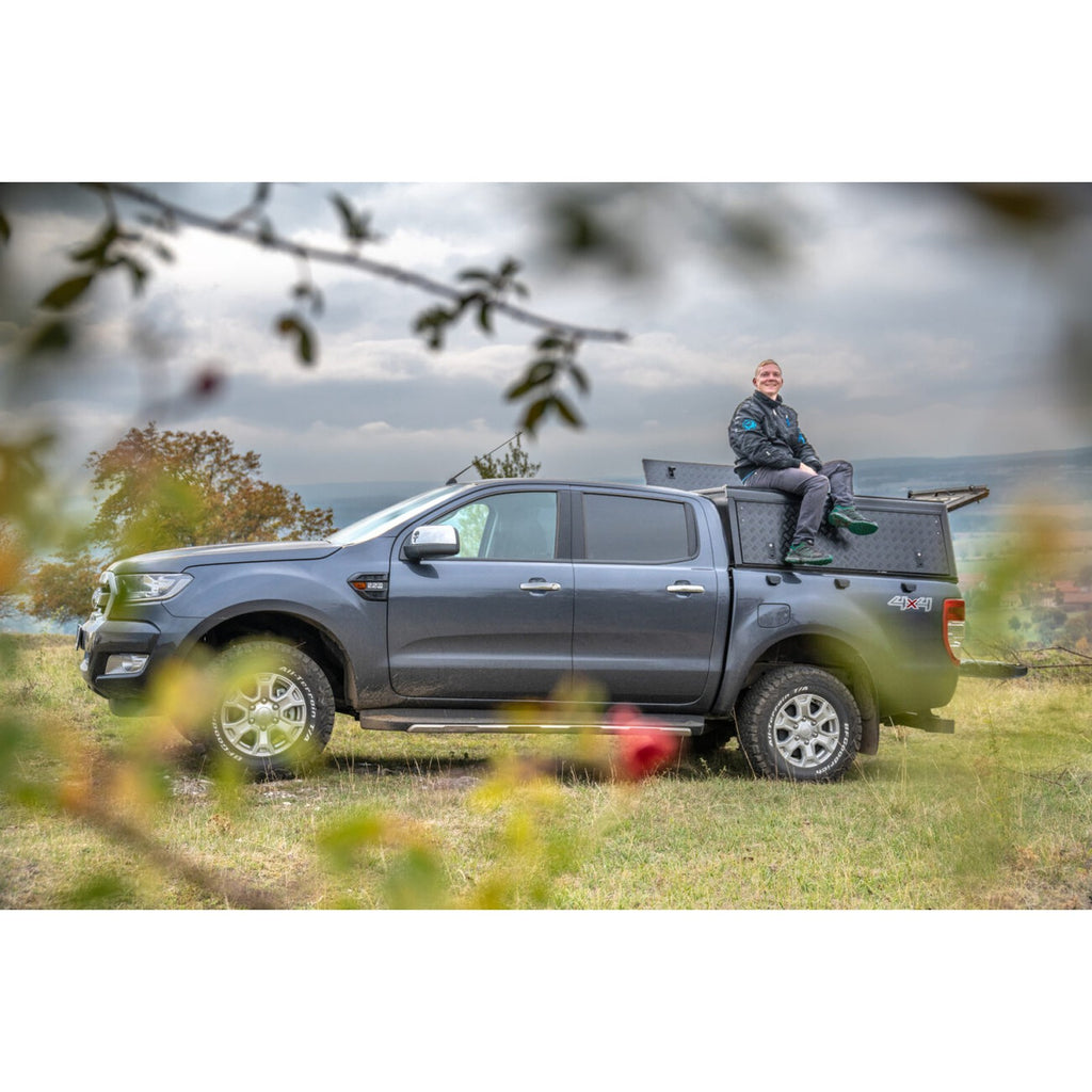 Hardtop Adventure noir strié aluminium Double cabine Alu-Cab – Ford Ranger T6/T7/T8 (2012-2022) – vue 1