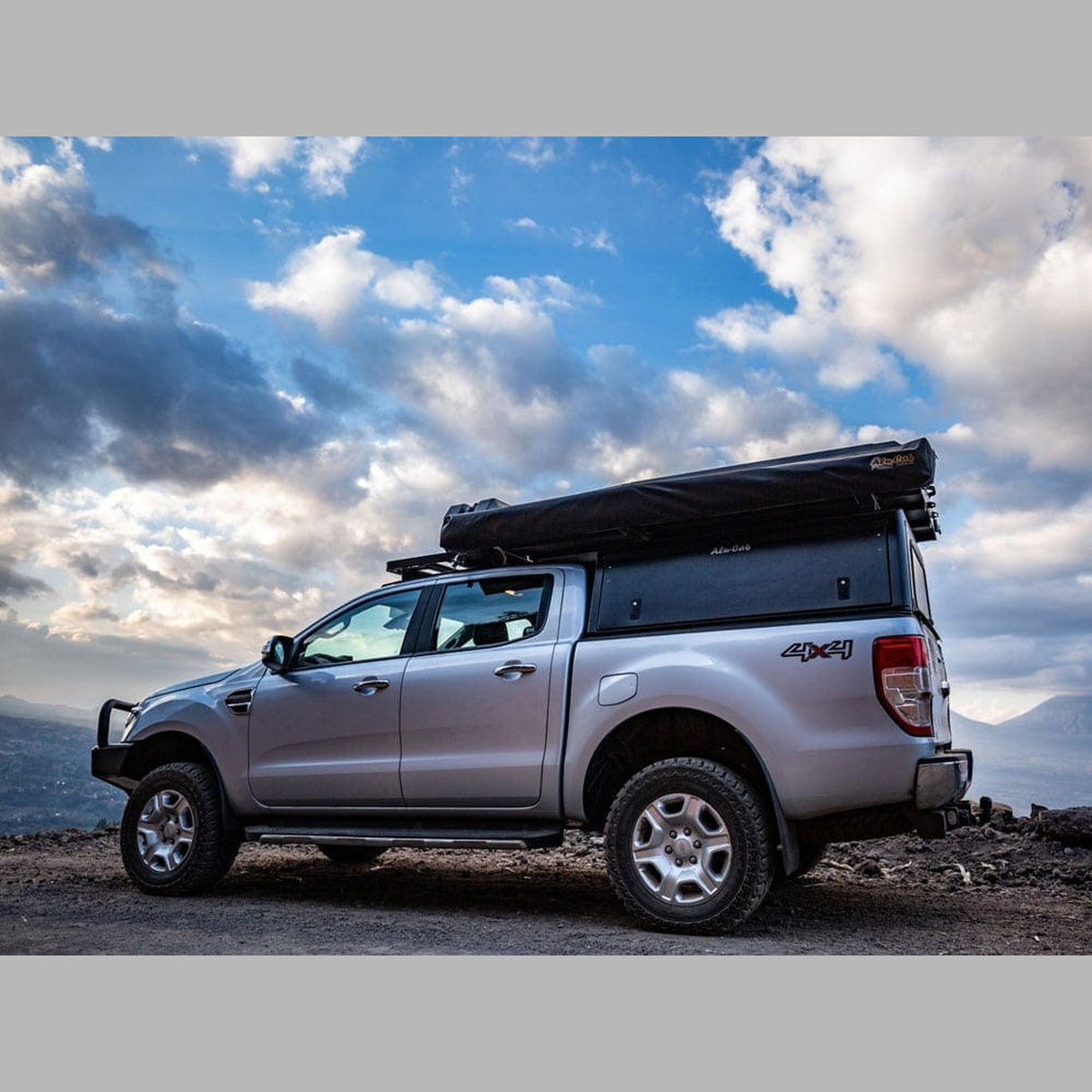 Hardtop Explorer noir lisse aluminium Double cabine Alu-Cab – Ford Ranger T9 (2023+) – vue 1