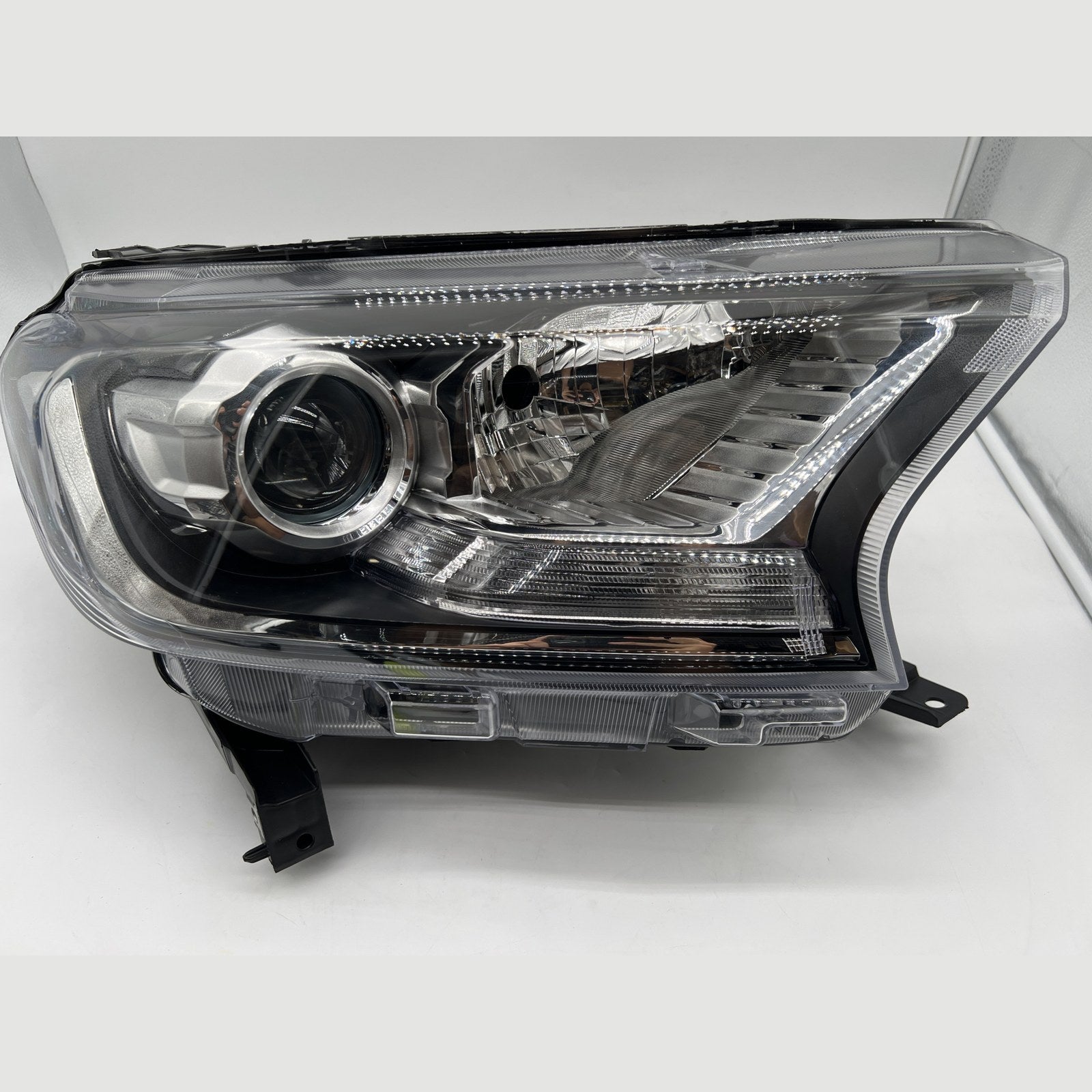 Optique avant droit feux de jour DEPO – Ford Ranger T7 (2016-2019) – vue 1