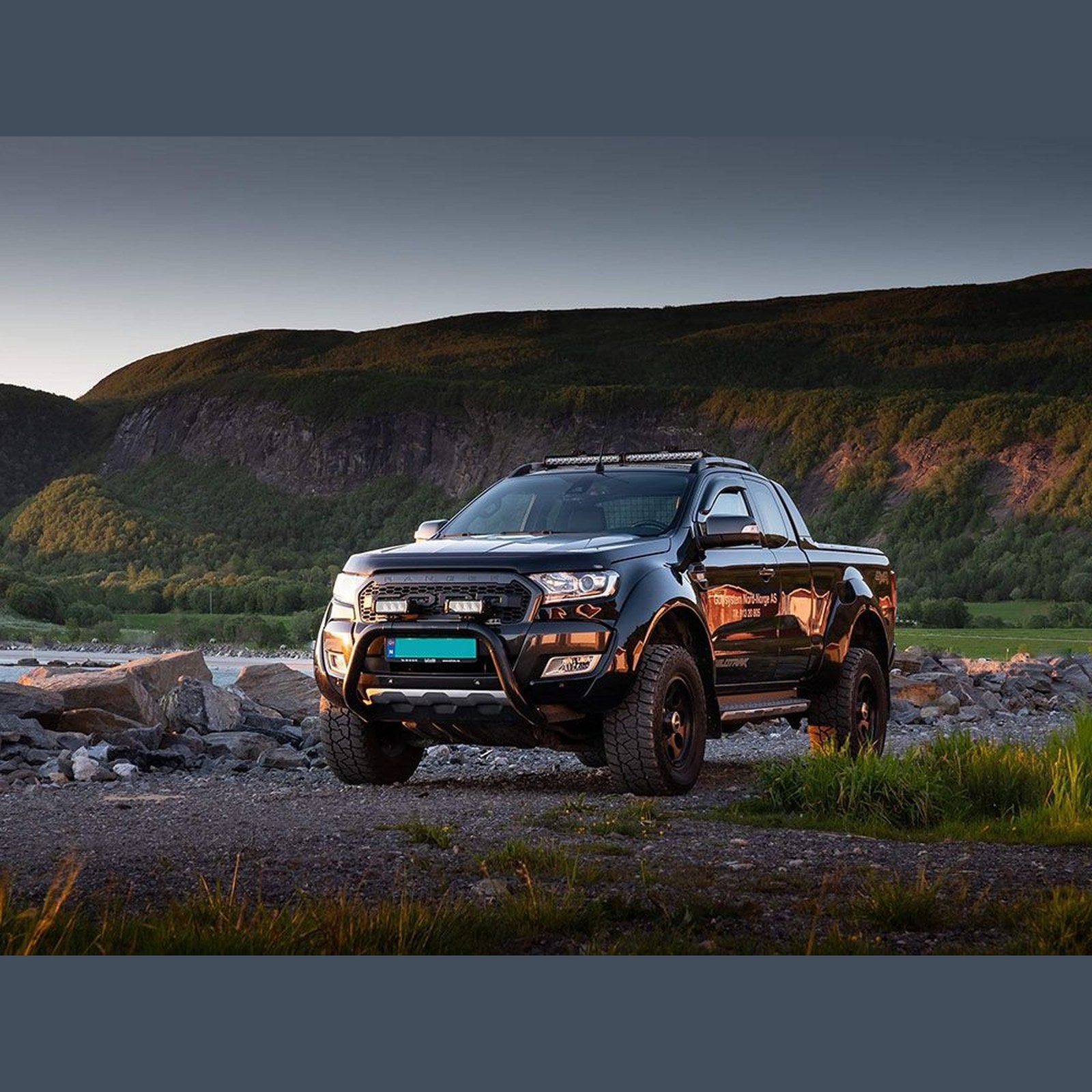 Phare LED LAZER Triple-R 4 Gen2 Elite noir 5068 Lm – Ford Ranger 4x4 – vue 5