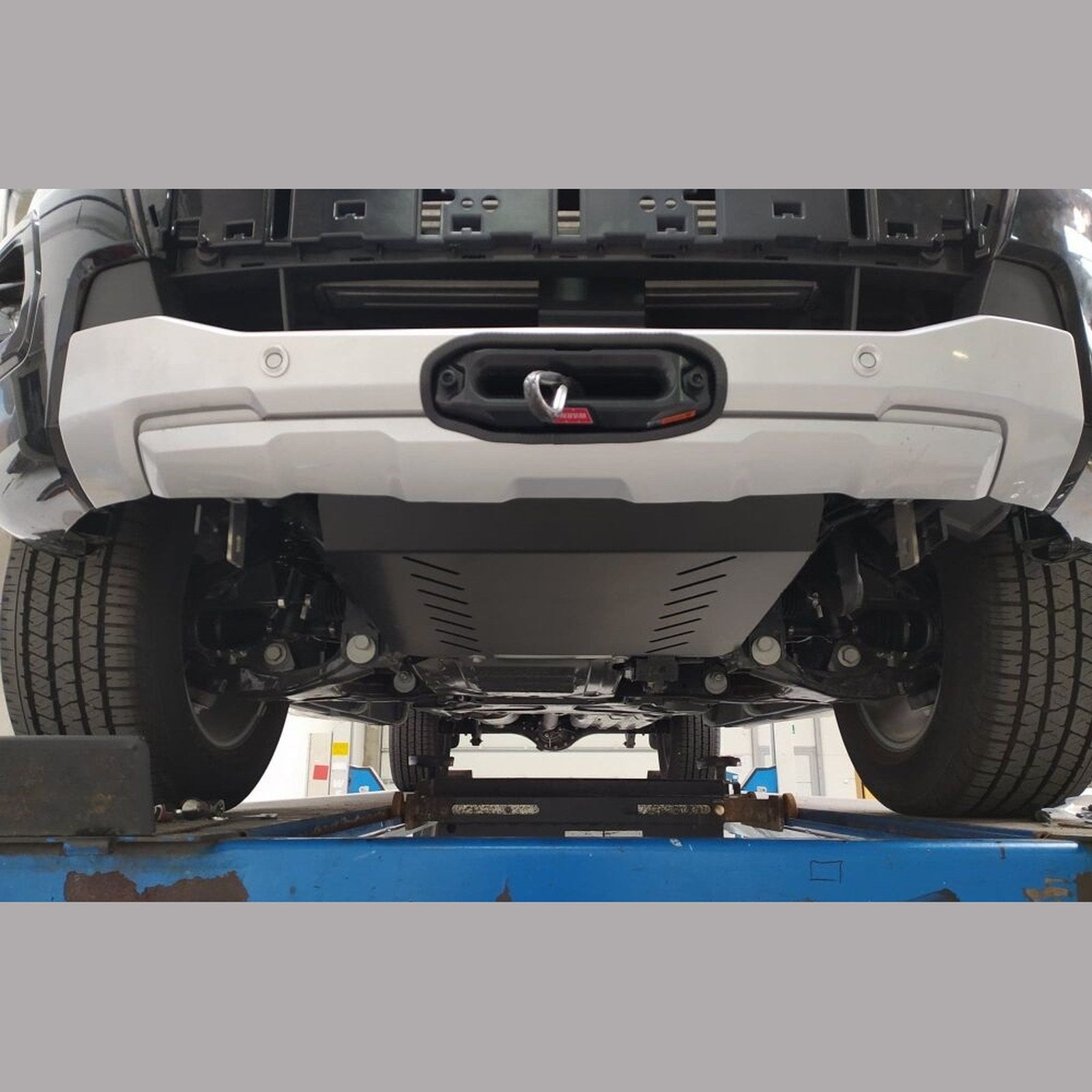 Platine de treuil pare-chocs origine avec radar adaptatif – Ford Ranger T7/T8 (2016-2023) – vue 2