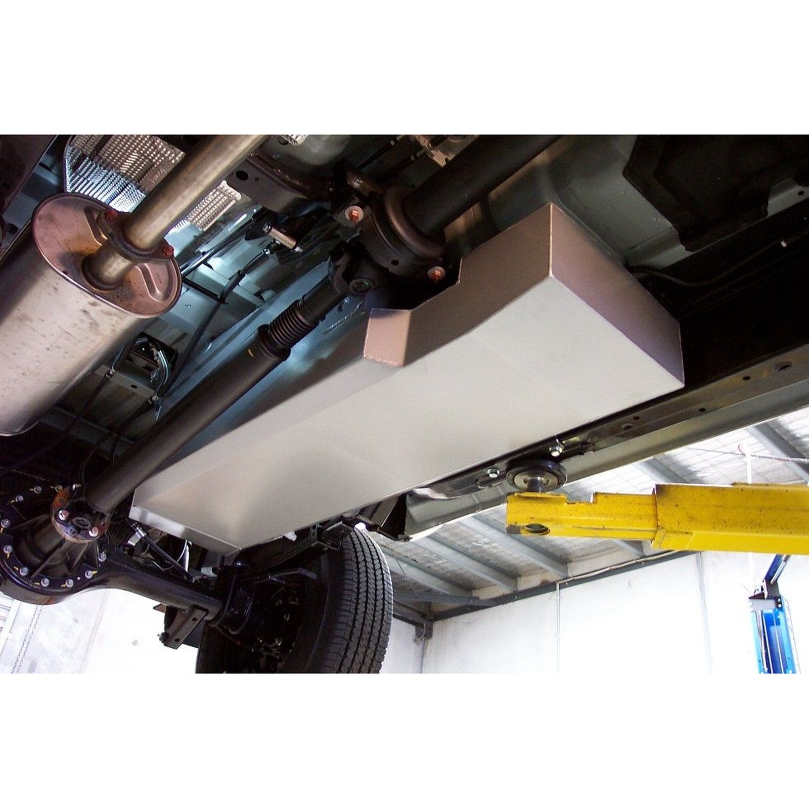 Réservoir de remplacement LRA 140 L diesel – Ford Ranger T6/T7 (2012-2019) – vue 3