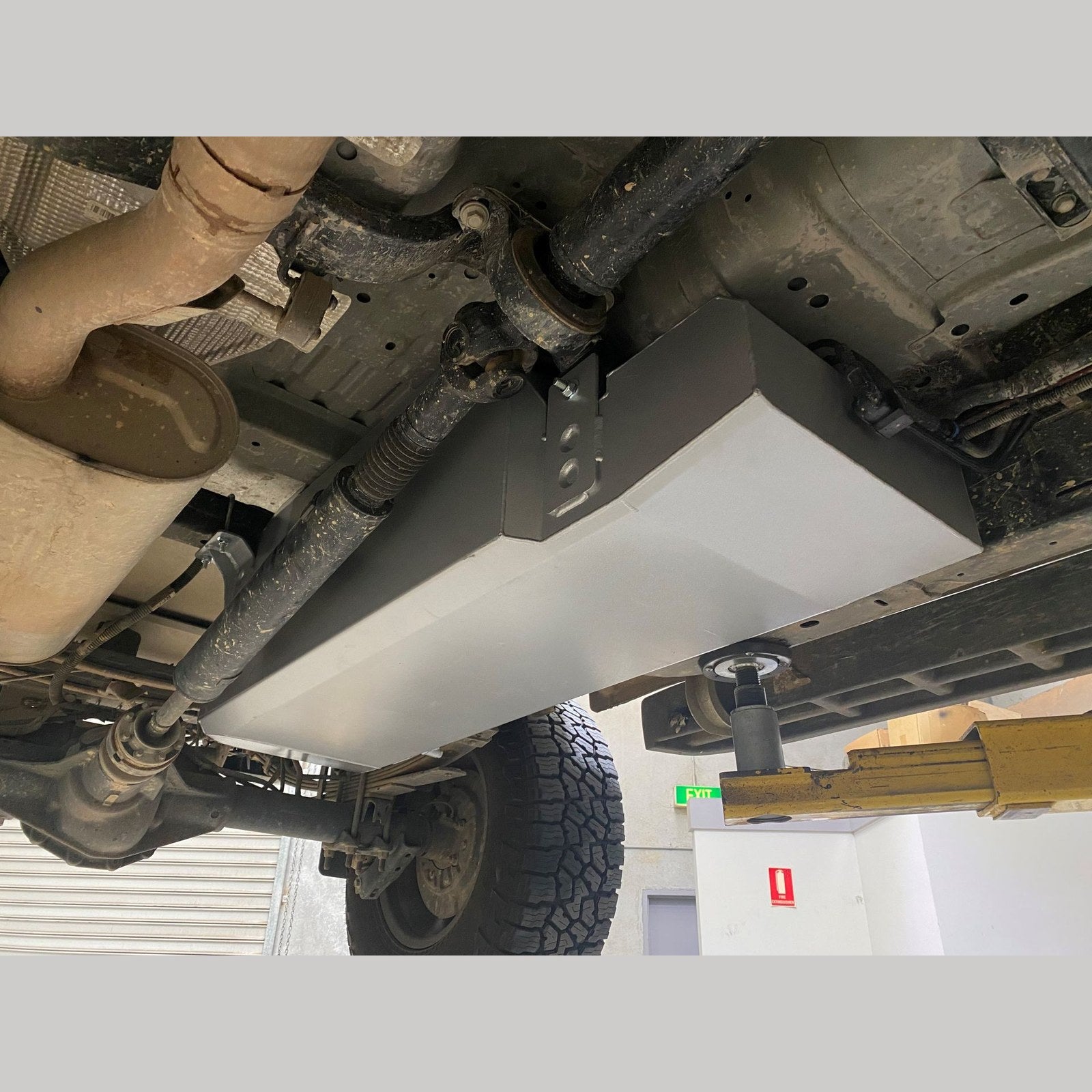 Réservoir de remplacement 140L diesel LRA – Ford Ranger T9 (2023+) – vue 1