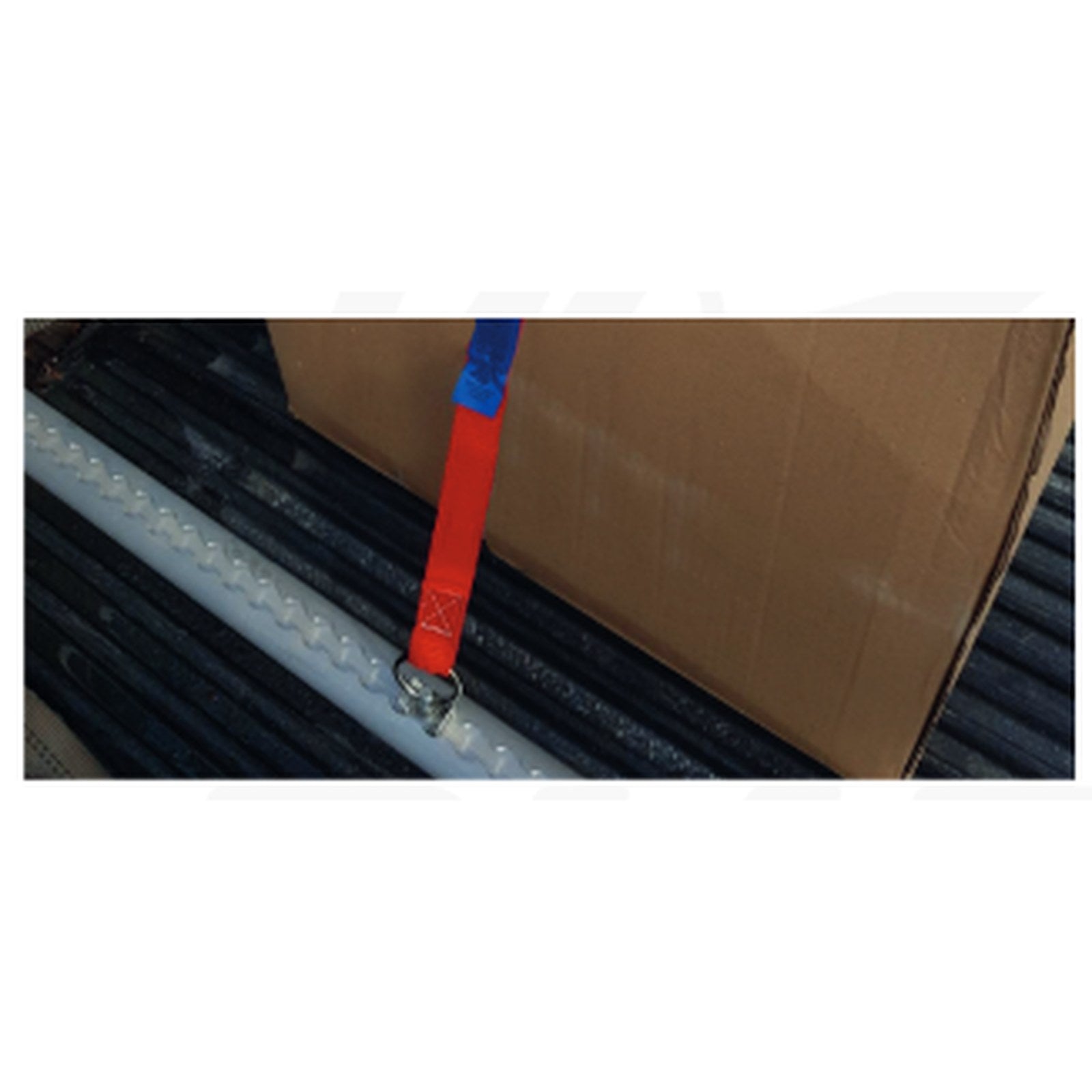 Sangle d'arrimage à boucle à came pions aéro 25 mm x 3 m – Ford Ranger 4x4 – vue 2