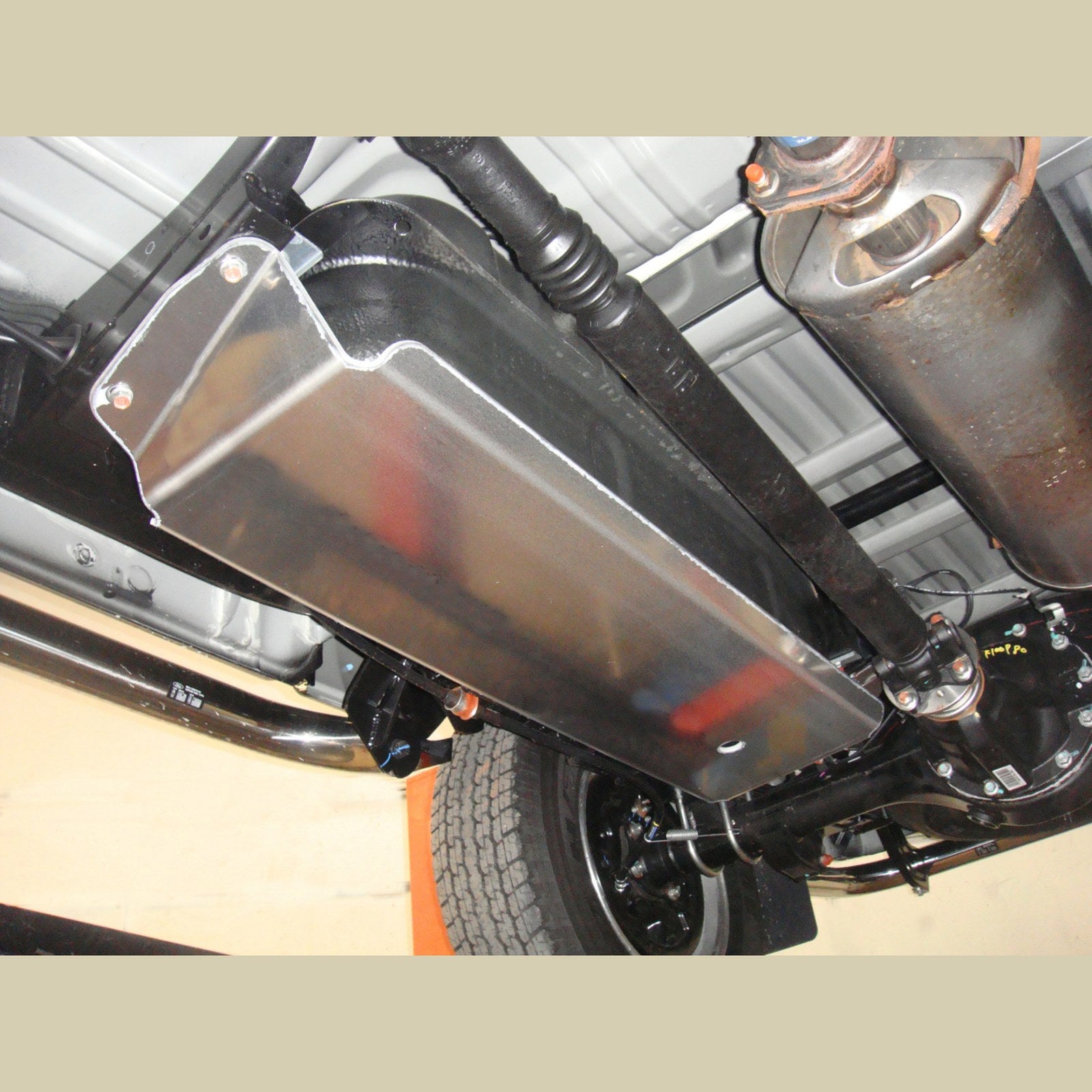 Ski de protection réservoir aluminium 6mm N4-Offroad – Ford Ranger II (2006-2011) – vue 3