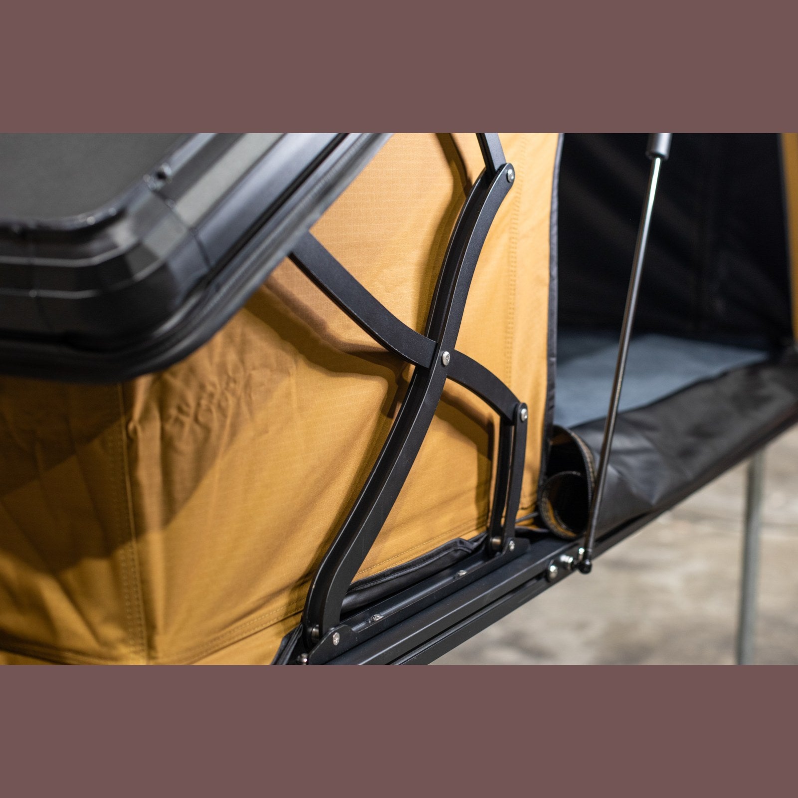 Tente de toit rigide aluminium SNUG Jura – Ford Ranger 4x4 – vue 9