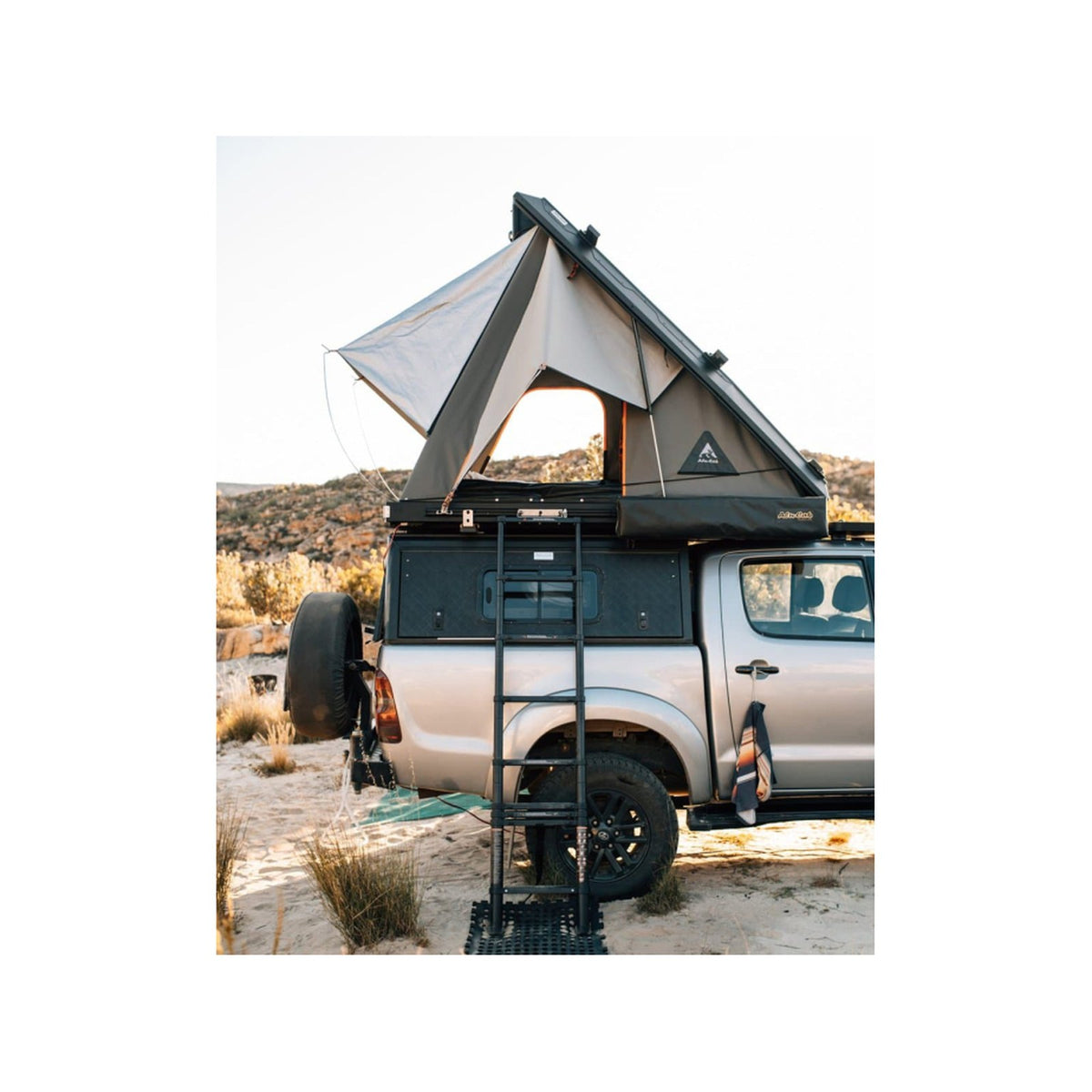 Tente de toit rigide Alu-Cab Gen 3-R Expedition noire – voiture, SUV & 4x4 – vue 1