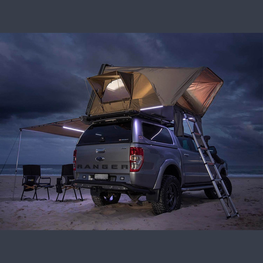 Tente de toit rigide ARB Esperance compacte 2 adultes + 1 enfant – voiture, SUV & 4x4 – vue 3