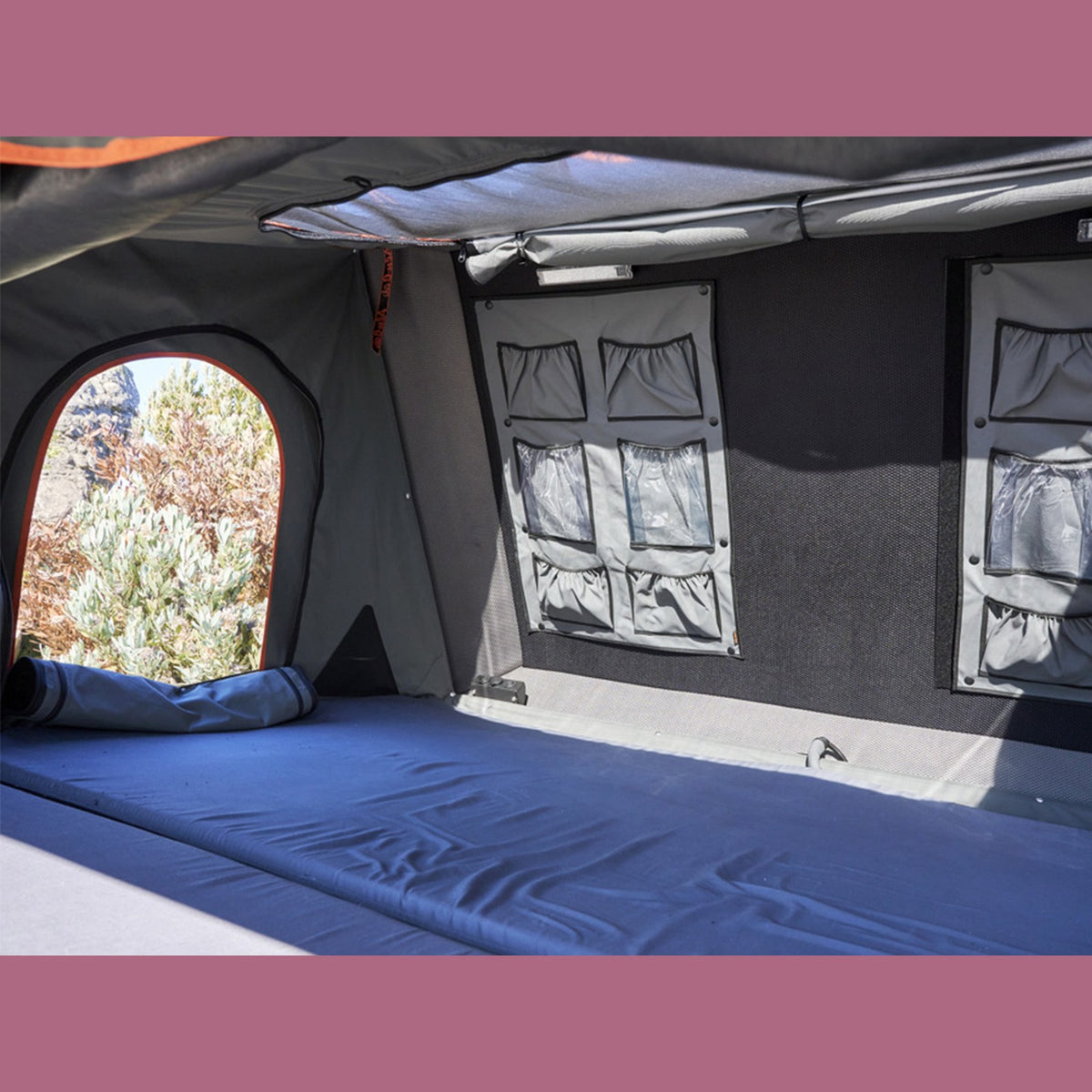 Tente de toit rigide familiale Alu-Cab Family noire 4 places – SUV, 4x4 & van – vue 7