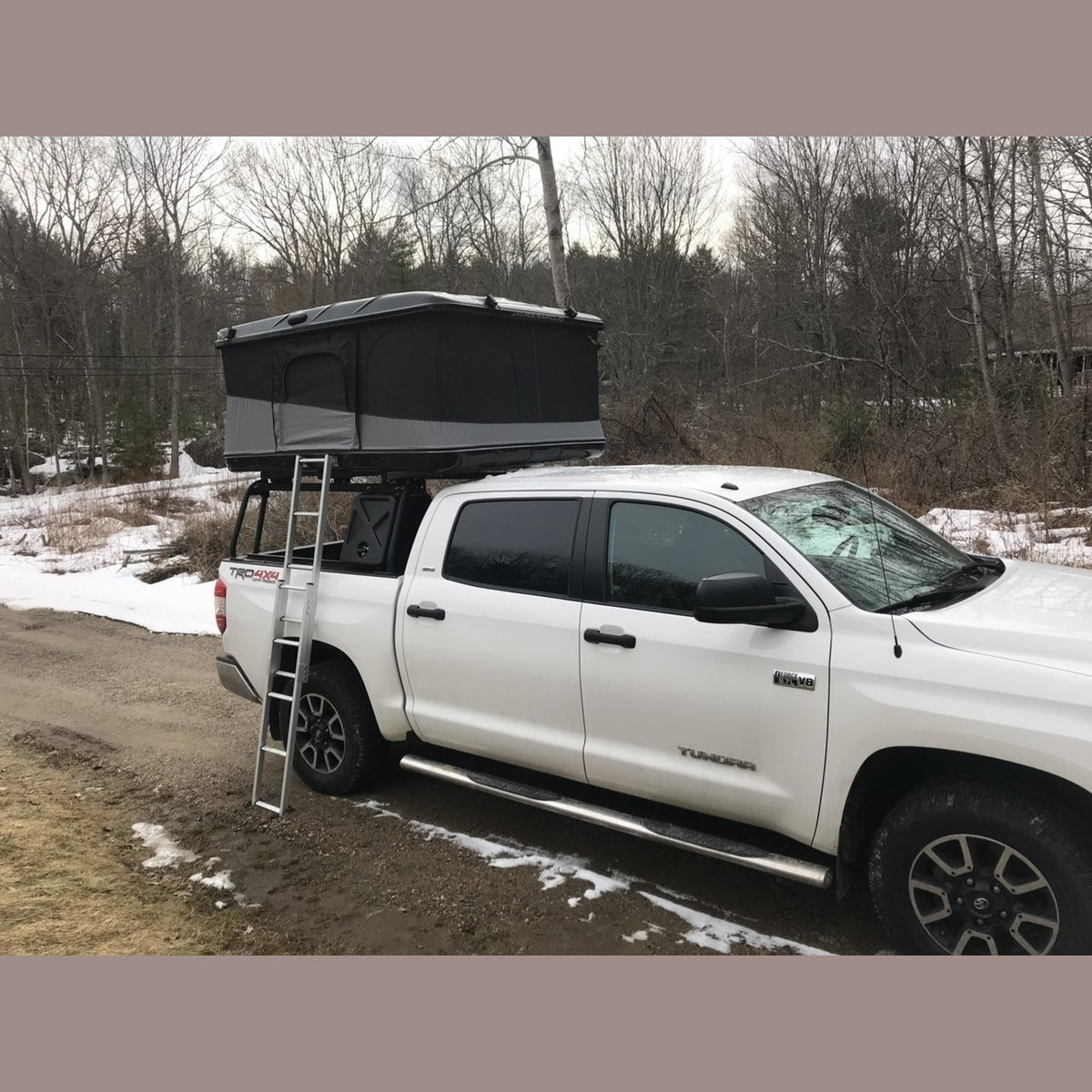 Tente de toit rigide James Baroud Grand Raid EVO avec porte-bagage – SUV & 4x4 – vue 9
