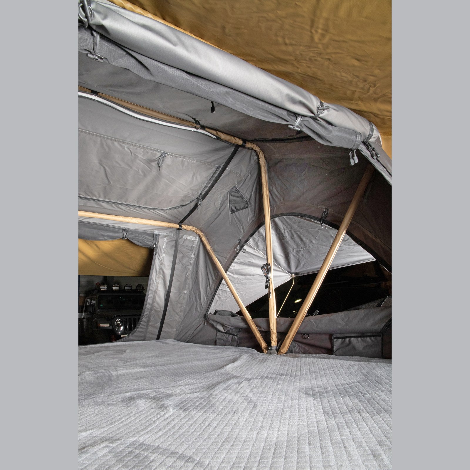 Tente de toit SNUG Oural 160 – portefeuille compacte – Ford Ranger – vue 13