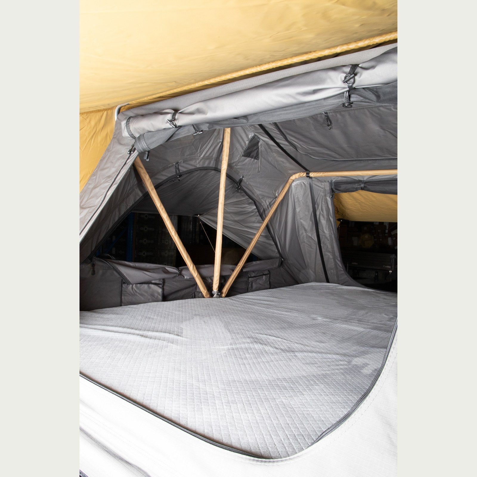 Tente de toit SNUG Oural 160 – portefeuille compacte – Ford Ranger – vue 14